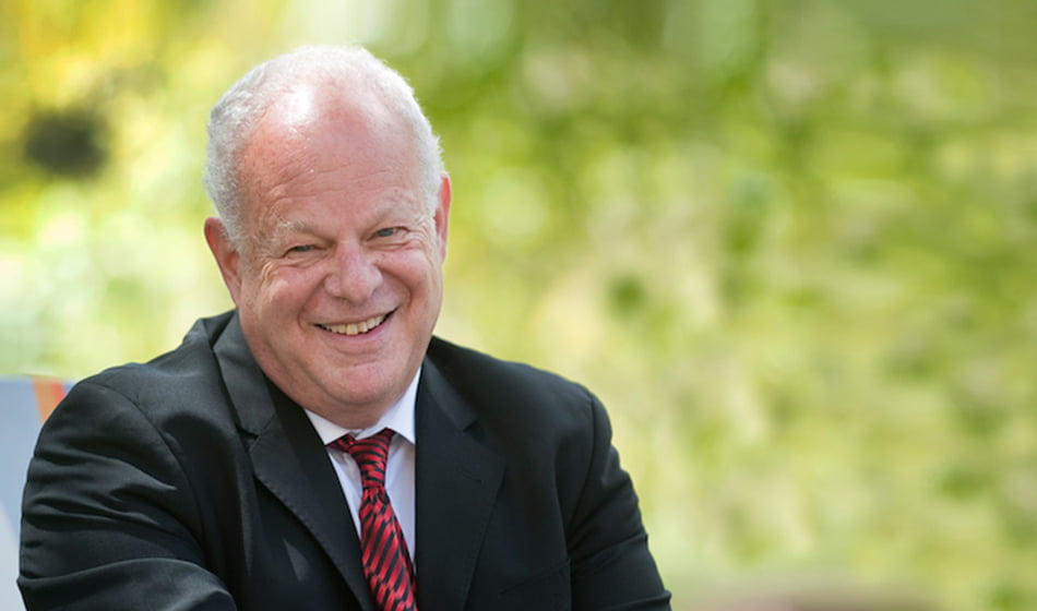 Psicología Positiva, esa corriente que popularizó Martin Seligman enfocándose en temas como la felicidad y el bienestar.